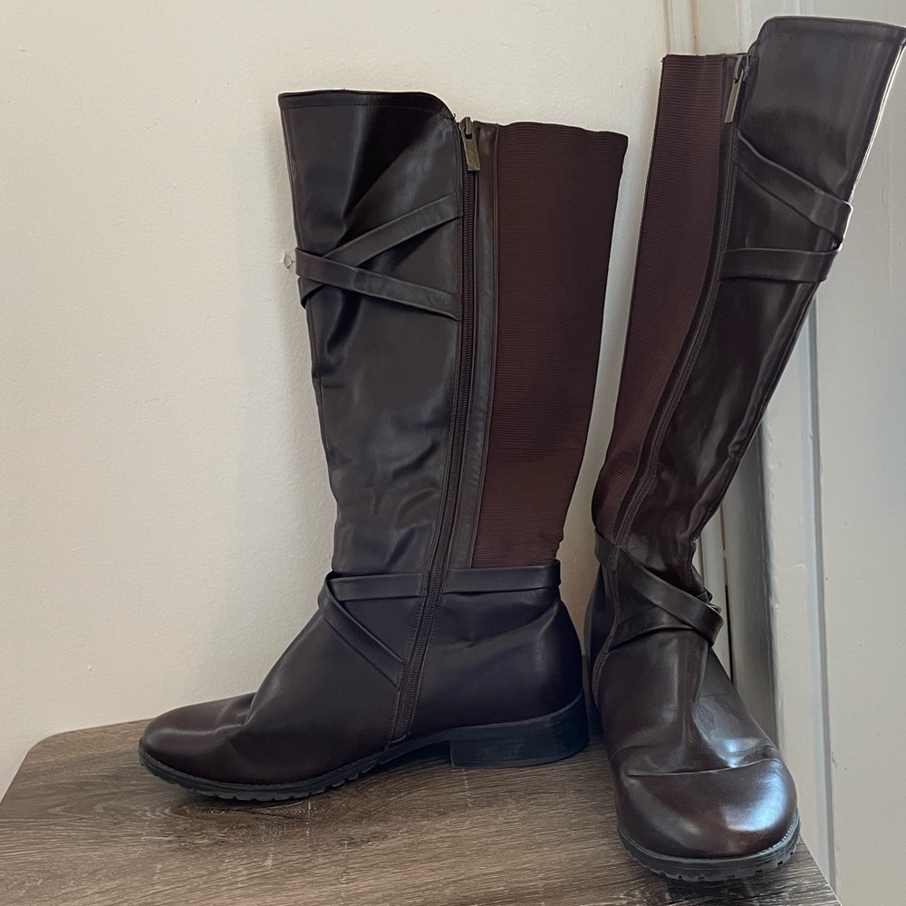 Women’a brown Knee High Boots, Avenue.